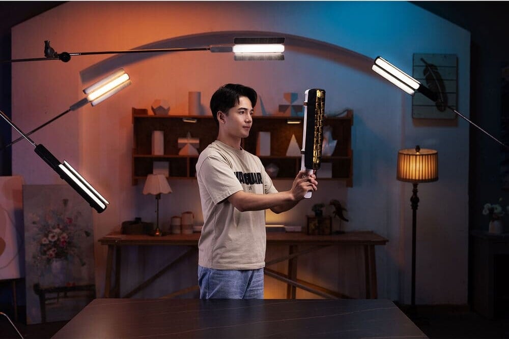Zhiyun F100 Baguette Lumineuse Vidéo LED RVB 100 W 20708 Lux 2700 K-6200 K IRC ≥ 96 TLCI ≥ 97 6FX Effet De Lumière Prise En Charge Rapide Bâton Lumineux Pour YouTube