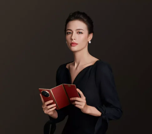 Huawei Mate XT Ultimate Design Three Fold Mobile Phone Red (Imported) (9) Huawei Mate XT Ultimate Design Three Fold Mobile Phone Red (Imported) (9)