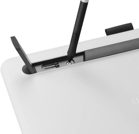 Wacom One Digital Drawing Tablet with Screen, 13.3 Inch Graphics Display for Art, Animation & Online Teaching DTC133W0C - 3 Wacom One Digital Drawing Tablet with Screen, 13.3 Inch Graphics Display for Art, Animation & Online Teaching DTC133W0C